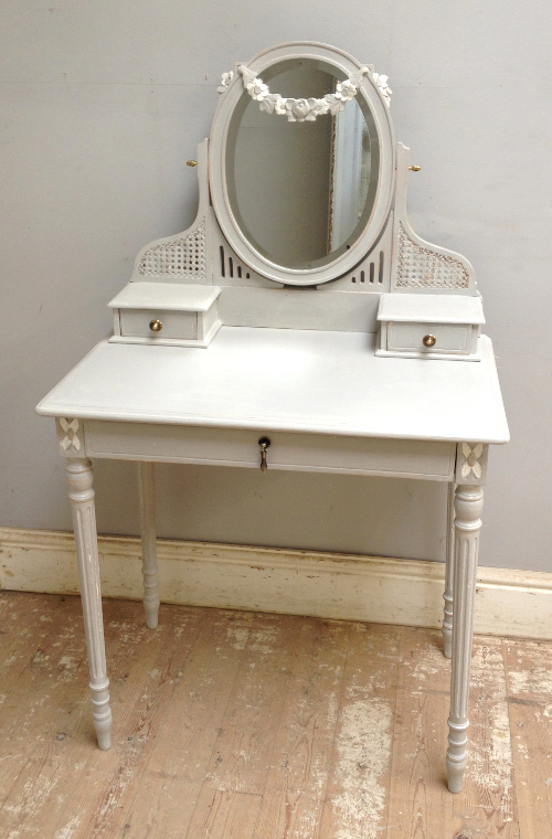 FRENCH ANTIQUE DRESSING TABLE